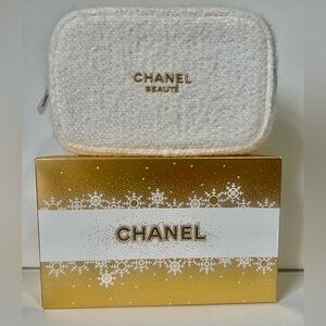 CHANEL Beauté White Limited Edition Makeup Bag with Gold Snowflake Zipper Pull